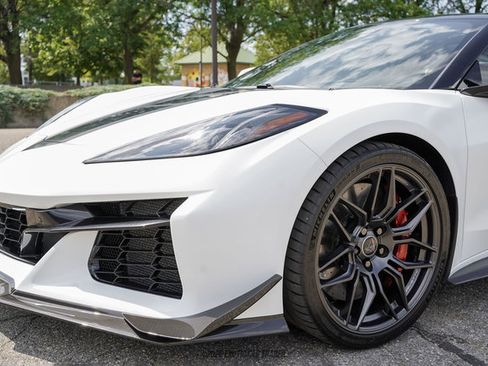 Used 2024 Chevrolet Corvette Z06 w/ Z07 Performance Package RWD image 62