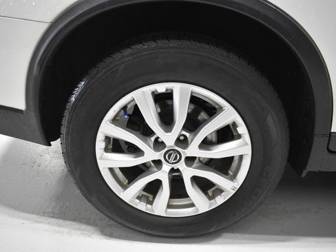 Used 2020 Nissan Rogue SV FWD image 10
