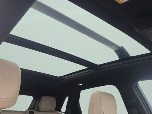 Used 2018 Cadillac XT5 Luxury w/ Driver Awareness Package image 47