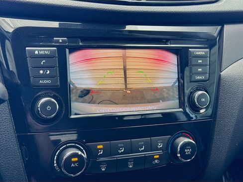 Used 2022 Nissan Rogue Sport S image 9