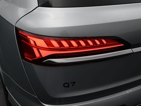 Used 2025 Audi Q7 3.0T Premium Plus AWD/4WD image 12