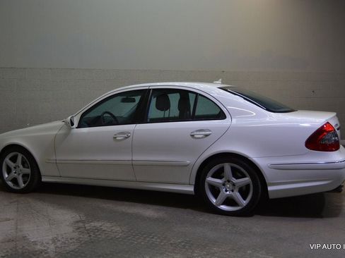 Used 2009 Mercedes-Benz E 550 Sedan image 30