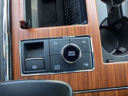 Used 2019 Lincoln Navigator Reserve AWD/4WD image 30