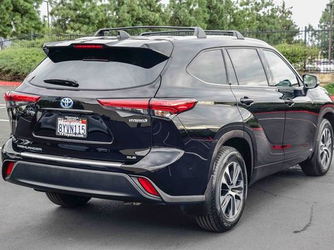 Certified 2022 Toyota Highlander XLE image 7