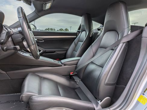 Certified 2024 Porsche 718 Cayman RWD image 5