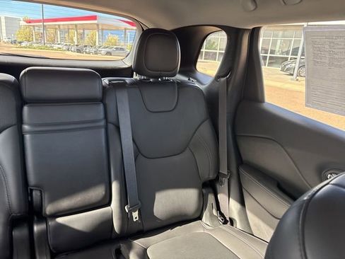 Used 2019 Jeep Cherokee Limited w/ Luxury Group AWD/4WD image 24