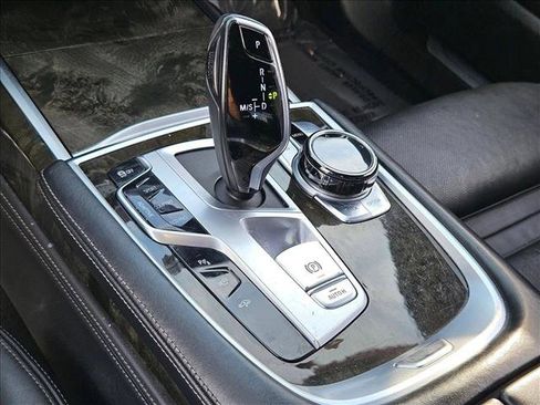 Used 2020 BMW 750i xDrive w/ Executive Package image 11