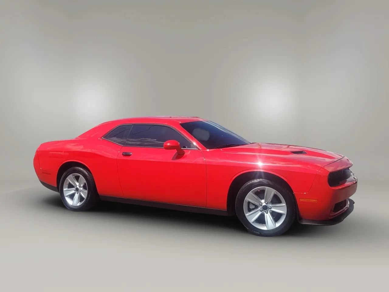 Used 2023 Dodge Challenger SXT RWD image 1