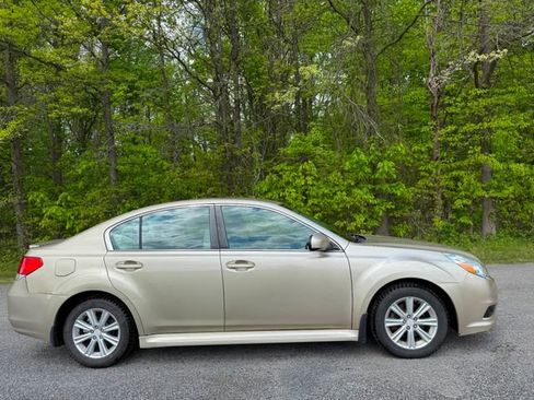 Used 2010 Subaru Legacy 2.5i Premium AWD/4WD image 5