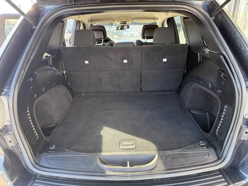 Used 2013 Jeep Grand Cherokee Laredo RWD image 9