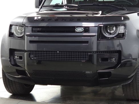 Certified 2025 Land Rover Defender 90 V8 AWD/4WD image 12