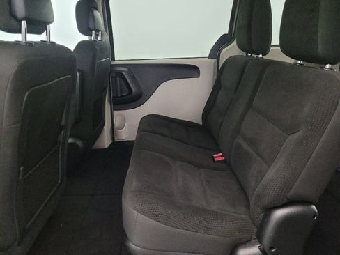 Used 2019 Dodge Grand Caravan SE FWD image 18