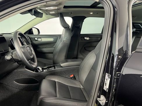 Used 2025 Volvo XC40 B5 Plus image 20