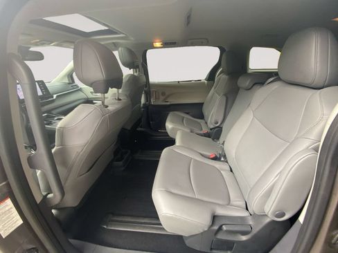 Used 2024 Toyota Sienna XLE FWD image 13
