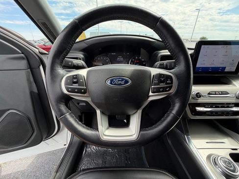 Used 2023 Ford Explorer XLT w/ Equipment Group 202A AWD/4WD image 27