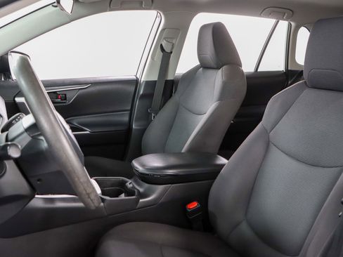 Used 2021 Toyota RAV4 LE AWD/4WD image 23