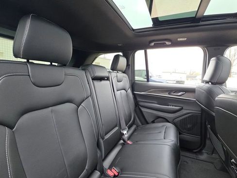 New 2025 Jeep Grand Cherokee Limited w/ Black Appearance Package image 14