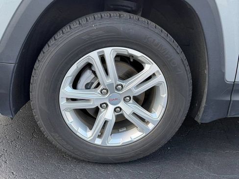 Used 2024 GMC Terrain SLE AWD/4WD image 2