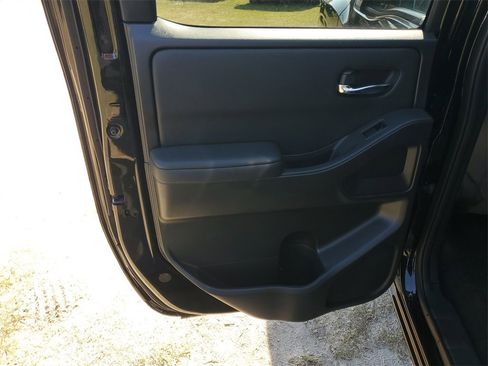 Used 2023 Nissan Frontier SV image 29