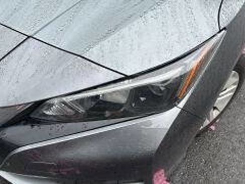 Used 2022 Nissan Leaf S image 10