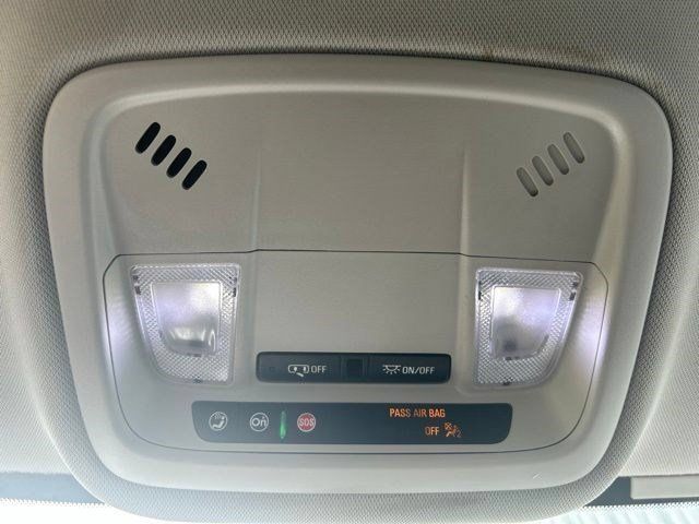Used 2021 Chevrolet Traverse LT FWD image 34