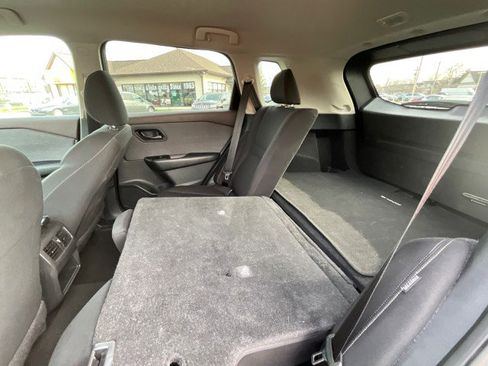 Used 2023 Nissan Rogue S image 27