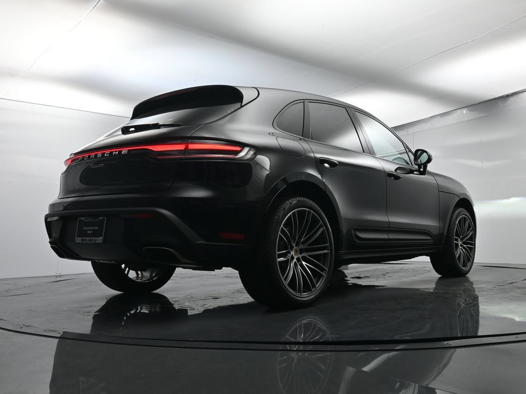 Certified 2025 Porsche Macan AWD/4WD image 50