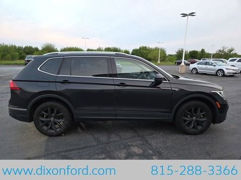 Used 2024 Volkswagen Tiguan SE AWD/4WD image 3