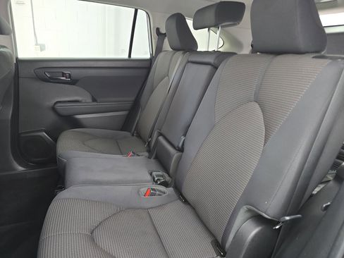 Used 2023 Toyota Highlander L image 15
