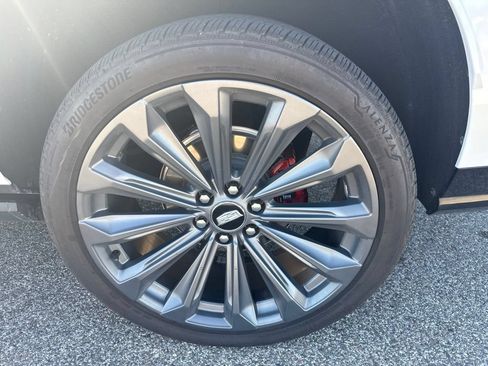 Used 2025 Cadillac Escalade V AWD/4WD image 6