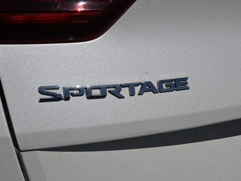 Used 2022 Kia Sportage LX FWD image 21