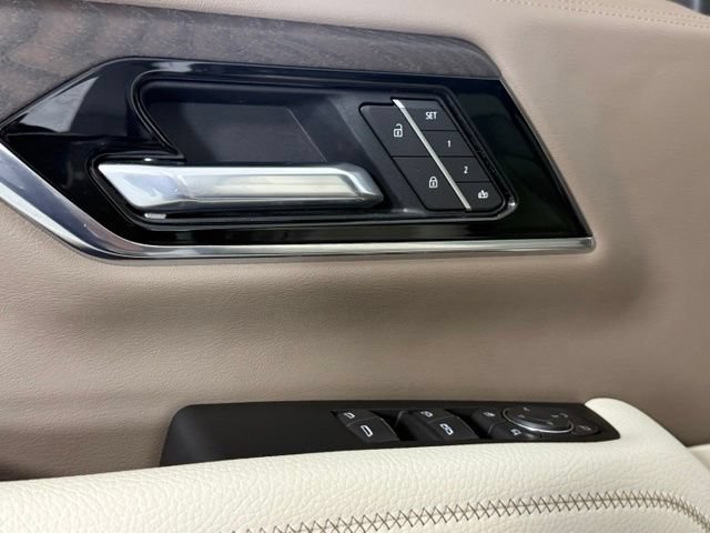 Used 2025 GMC Yukon XL Denali w/ Sun & Power Step Package RWD image 16