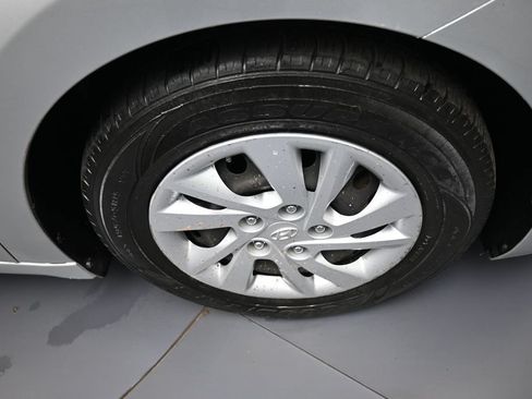 Used 2019 Hyundai Elantra SE w/ Cargo Package FWD image 13