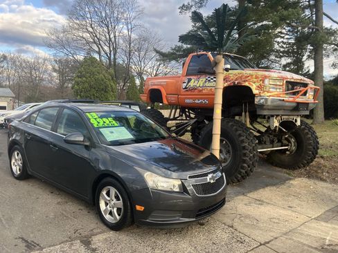 Used 2013 Chevrolet Cruze LT image 2