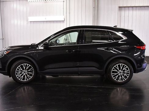 Used 2023 Ford Escape SE w/ PHEV Premium Package image 4