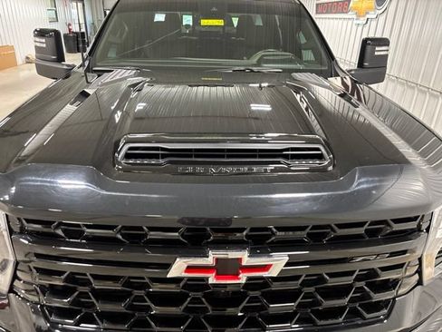 Used 2026 Chevrolet Silverado 2500 ZR2 w/ LPO, Dark Essentials Package AWD/4WD image 8