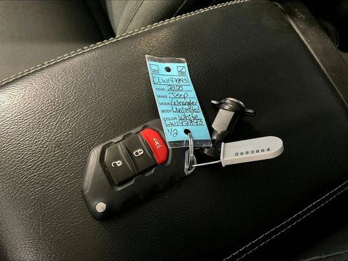 Used 2020 Jeep Wrangler Unlimited Sahara image 13