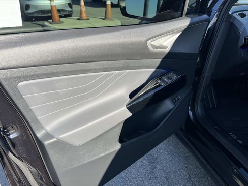 Certified 2023 Volkswagen ID.4 Pro S Plus image 5