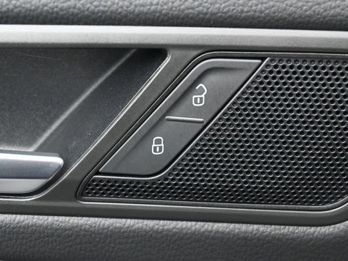Used 2022 Volkswagen Tiguan S FWD image 13