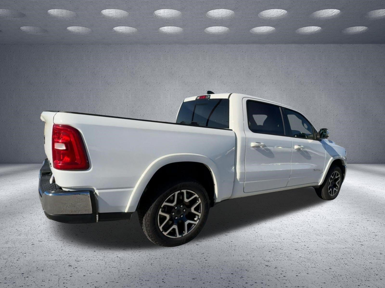 Used 2025 RAM 1500 Laramie AWD/4WD image 7