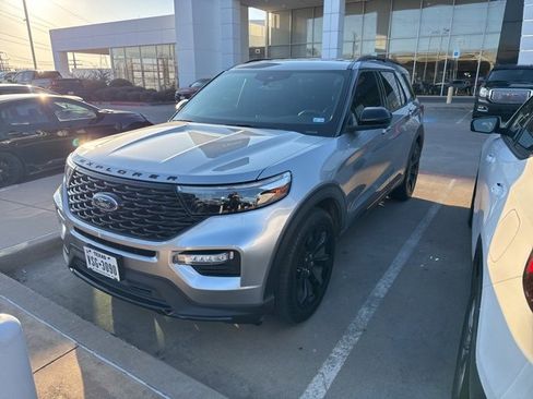 Used 2024 Ford Explorer ST-Line w/ Class IV Trailer Tow Package image 2