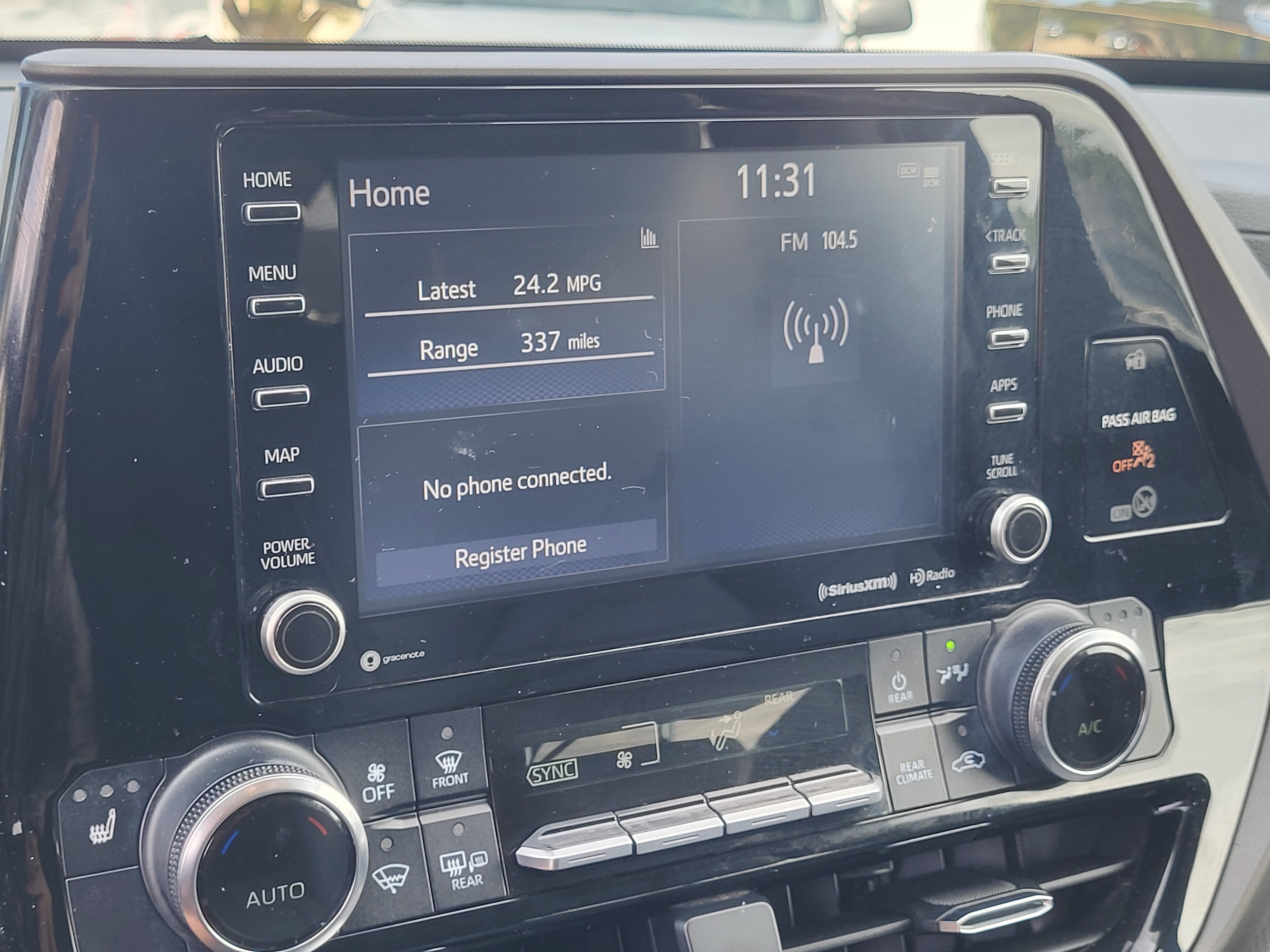 Used 2022 Toyota Highlander XLE AWD/4WD image 17