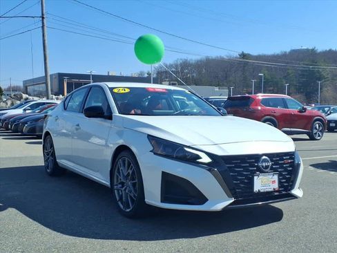 Certified 2024 Nissan Altima 2.0 SR image 3