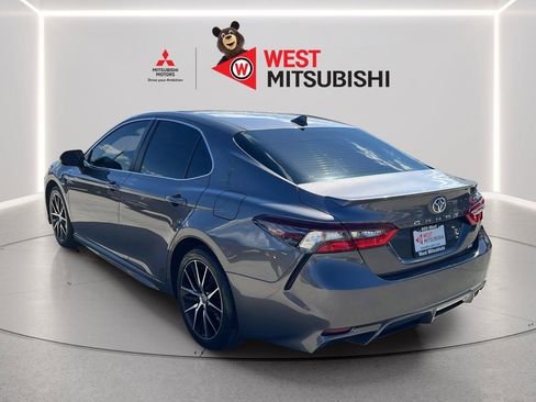 Used 2021 Toyota Camry SE FWD image 4