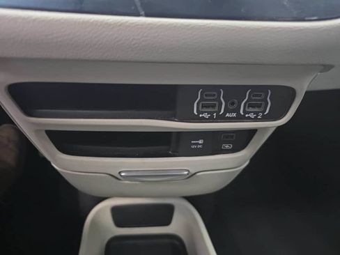 Used 2022 Chrysler Pacifica Touring-L FWD image 20
