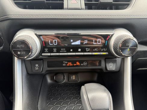 Used 2023 Toyota RAV4 XLE AWD/4WD image 12