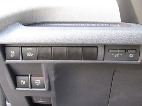 Used 2023 Toyota Sienna LE image 35