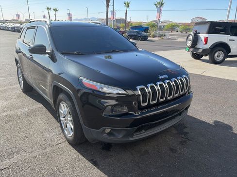Used 2015 Jeep Cherokee Latitude w/ Cold Weather Group AWD/4WD image 7