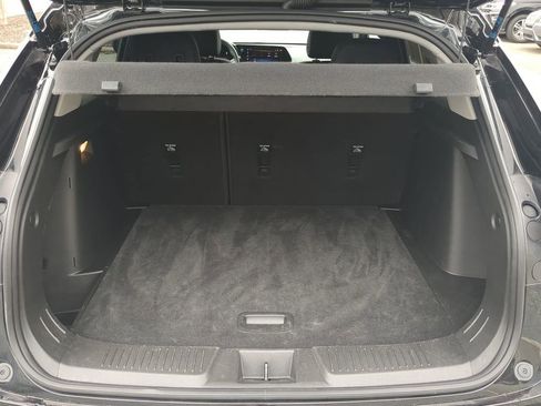 Used 2025 Chevrolet Trax LT w/ LT Convenience Package image 12