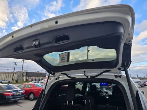 Used 2020 Chrysler Pacifica Touring w/ Advanced Safetytec Group FWD image 49